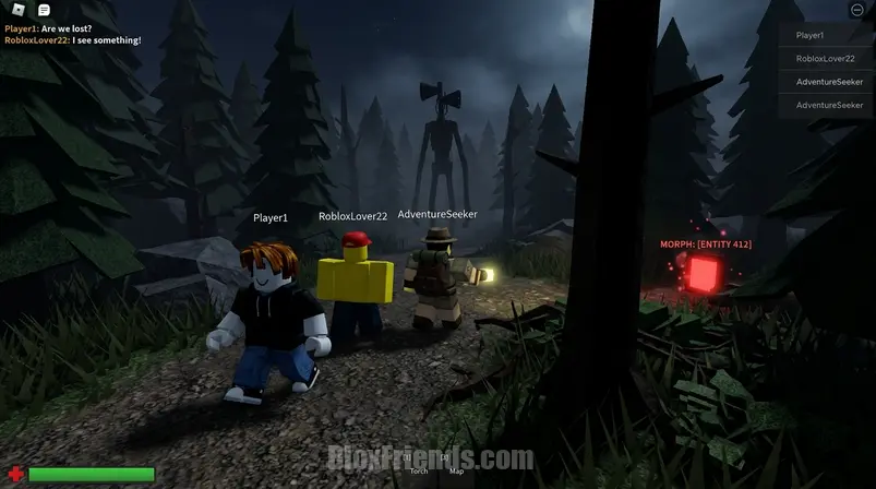 Screenshot de personagens Roblox blocky explorando floresta Siren Head em SCP Roleplay Morphs.